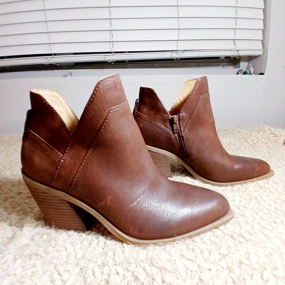 Crown Vintage Brown Ankle Boots with Sleek Pointed Toe Sizs 8.5M